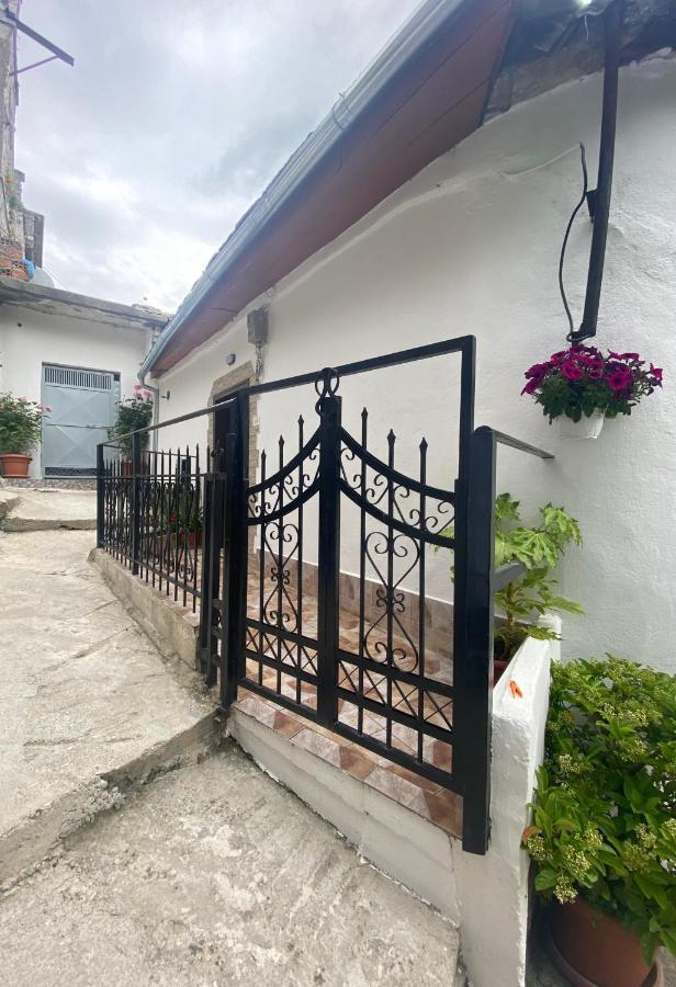 Marko'S House Gjirokastra Kültér fotó